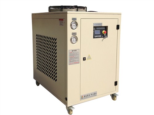 三種常見的冷油機冷凝器清洗除垢（gòu）方法